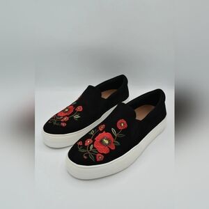 Floral Embroidered Black Slip-On Shoes